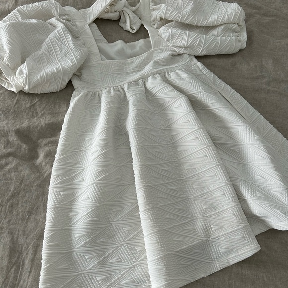 Sold - Picture 3 of 8